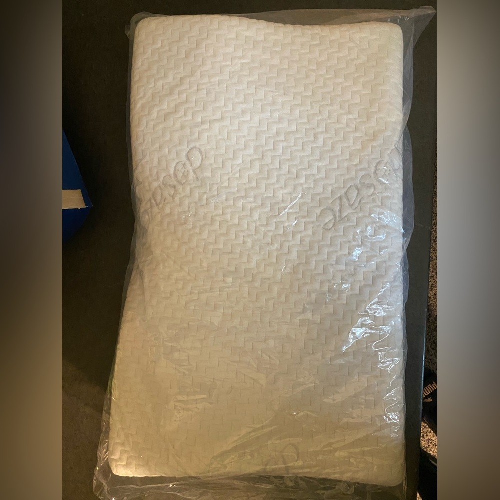 Dosaze contoured orthopedic pillow